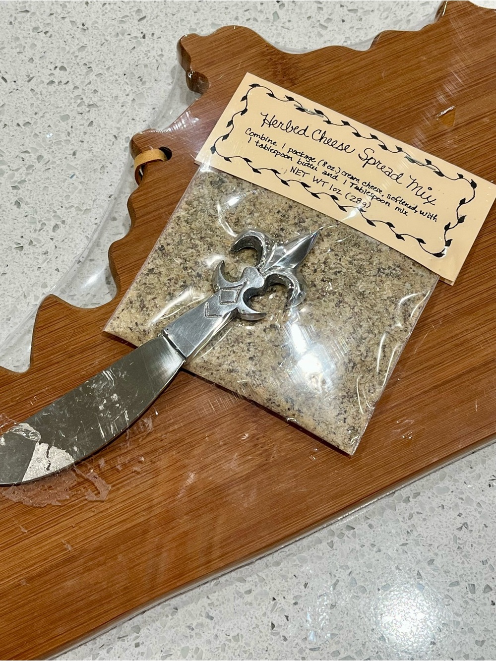 Totally Bamboo Kentucky State Cutting & Serving Board W/ Herbed Cheese Spreader - Picture 2 of 5